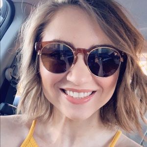 Meet your Posher, Alexandra